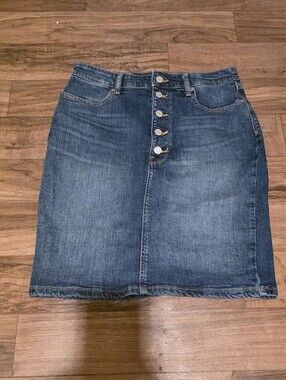 Banana Rebublic Classic Button-Front Denim Skirt in Mid Blue